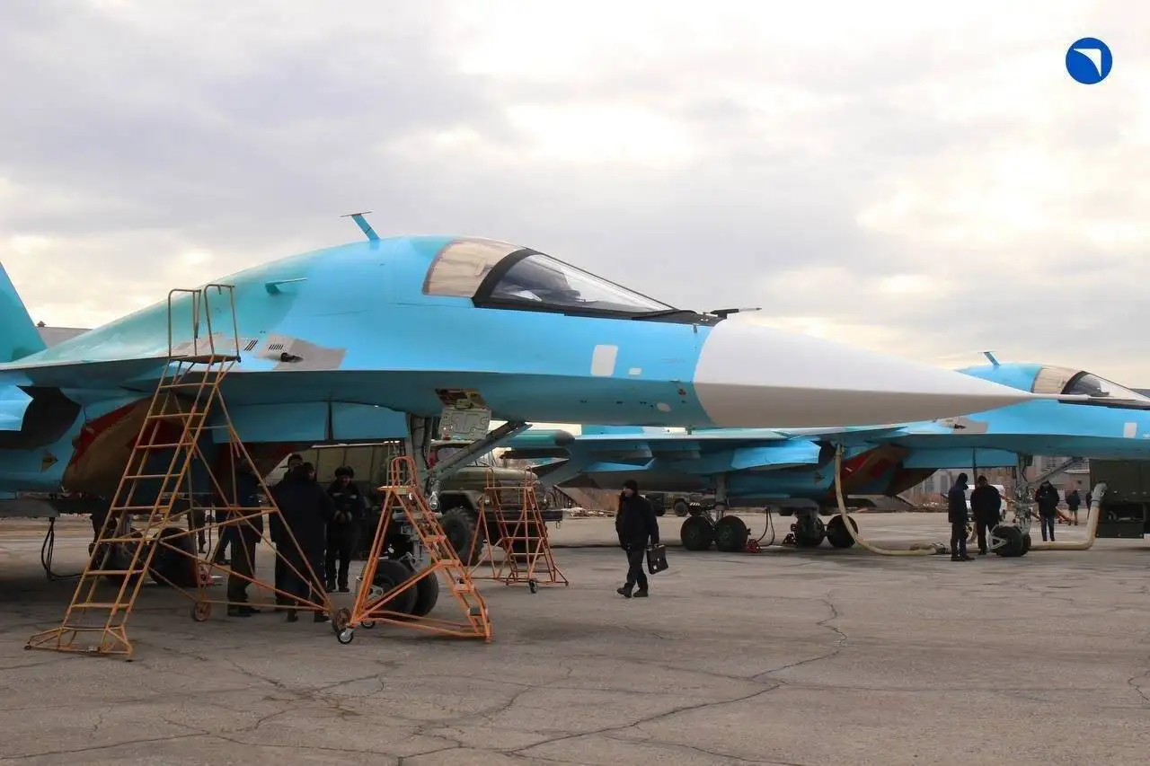 تصاویر؛ جنگنده های جدید تهاجمی سوخو su-34m فولبک در کارخانه