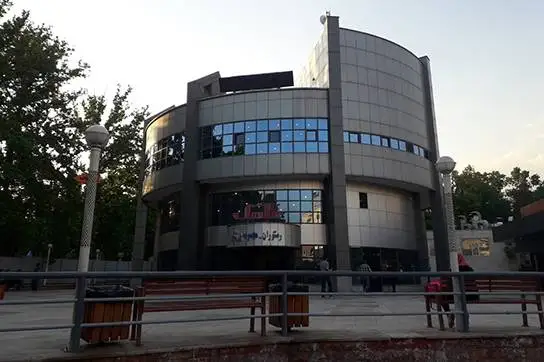 یک نقطه خاص در قلهک که زندگی در ایران را شکل پاریس می کرد