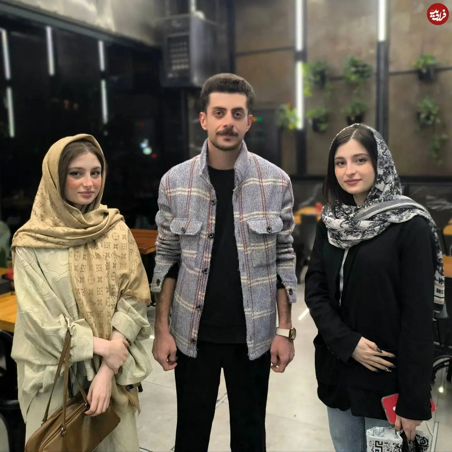 عکس| سفر در زمان؛ «سارا و نیکا» 15 سال بعد سریال پایتخت 1 در یک رستوران