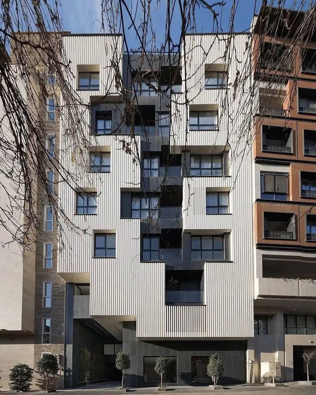 تصاویر؛ معماری متفاوت نمای یک ساختمان در نزدیکی پارک قیطریه