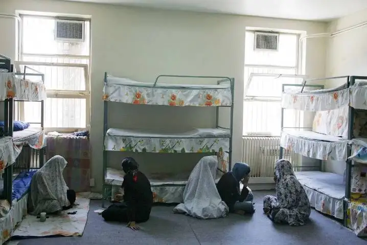 اگر آقایی برای خانومی دسته چک گرفت، از عاقبت کار بترس!