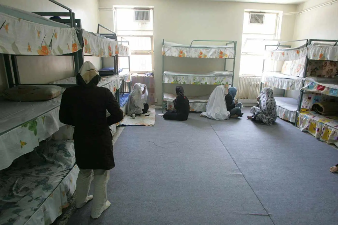 اگر آقایی برای خانومی دسته چک گرفت، از عاقبت کار بترس!