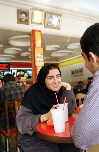 یک عکس کاملا دخترانه و تفسیرپذیر از شمال تهران