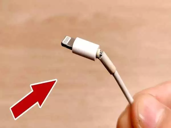 (ویدئو) اگر کابل usb شارژ گوشی آسیب دید، دورش نیندازید به این روش تعمیرش کنید