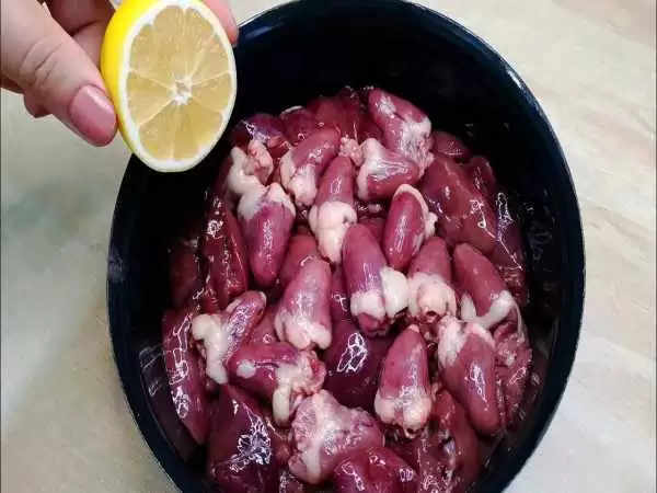 (ویدئو) نحوه درست کردن یک غذای ترکیه ای خوشمزه با 700 گرم دل و جگر مرغ