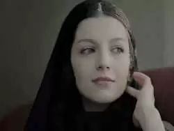 مهسا حجازی در نقش مونا زن بابای پیمان معادی در سریال افعی تهران