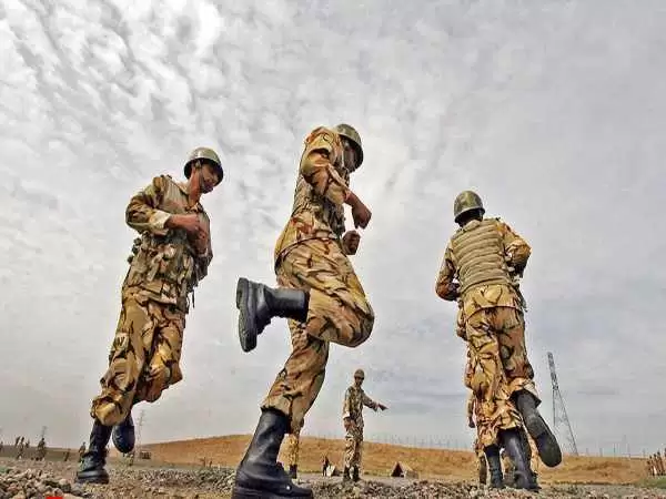 (عکس) سفر به ایران قدیم؛ عکس دیدنی از ثبت نام مشمولان نظام وظیفه 50 سال قبل!