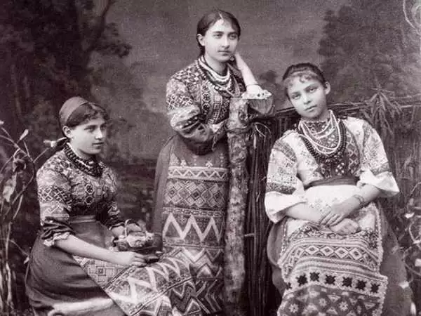عکس های مسافر گرجی؛ از ماهیگیران تفلیس تا مارگیرهای تهران