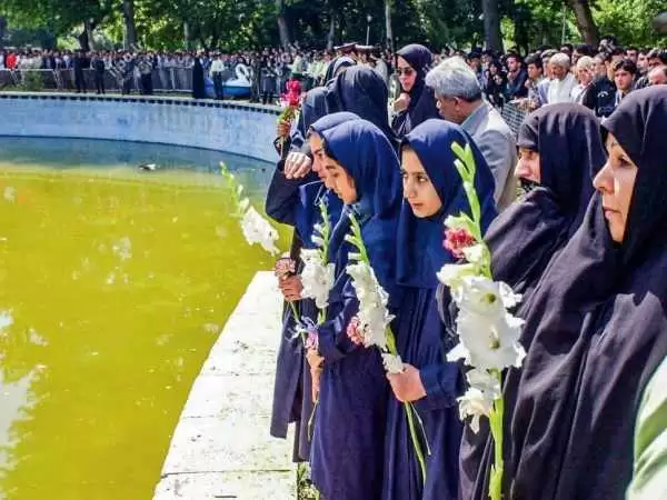 (تصاویر) سفر به ایران قدیم؛ از حادثه دلخراش سال 81 تا عکس سیاسی تیم ملی 98