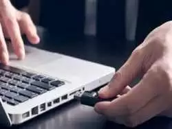 (عکس) عجیب ترین فلش usb جهان که عمر نوح و حافظه ماهی دارد!