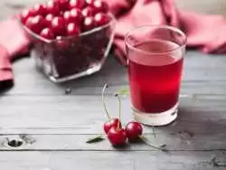 طرز تهیه آب آلبالو طبیعی