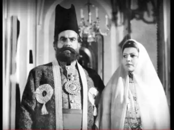 (تصاویر) تیپ و چهره جالب بازیگران سریال سلطان صاحبقران در سال 1353