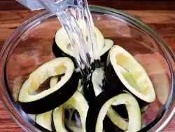 (ویدئو) طرز پخت یک غذای متفاوت با بادمجان به سبک کانادایی ها 