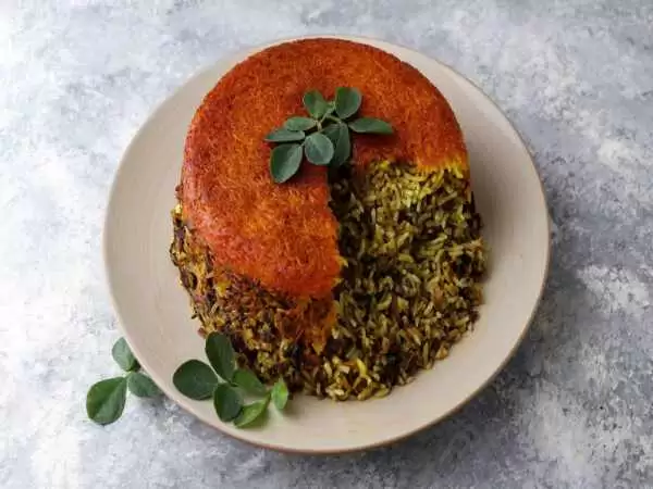 طرز تهیه متفاوت ترین سبزی پلو با تن ماهی