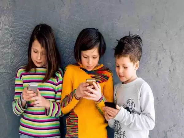 5 نکته ای که باید قبل از خرید موبایل برای کودکان در نظر بگیرید