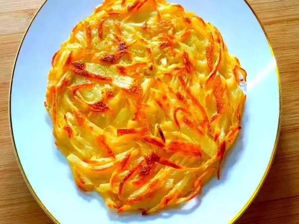 (ویدئو) دستور پخت یک غذای آمریکایی ساده با یک سیب زمینی و یک تخم مرغ
