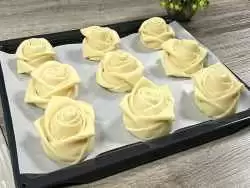 (ویدئو) فرآیند درست کردن یک شیرینی ساده لهستانی 