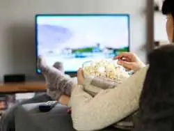 10 فیلم مناسب برای یادگیری زبان انگلیسی؛ از «دختر گمشده» تا «دوراهی سوشال»