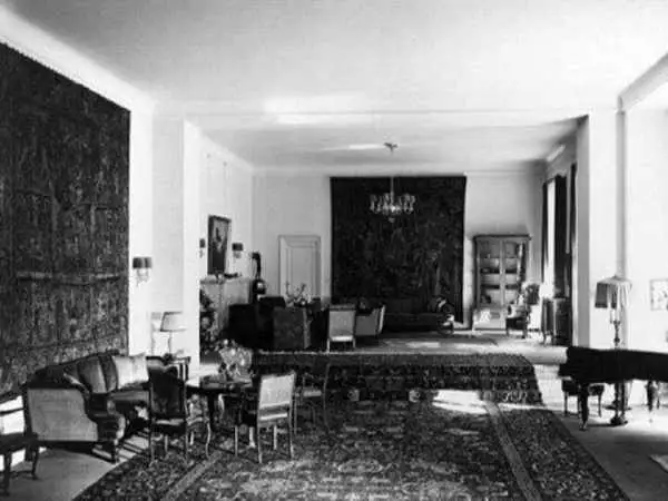 (عکس) گفت وگو با دو هووی اراکی که بزرگ ترین قالی جهان را برای هیتلر بافتند؛ حاج آقا پول خوبی گرفت، اما ما نه!