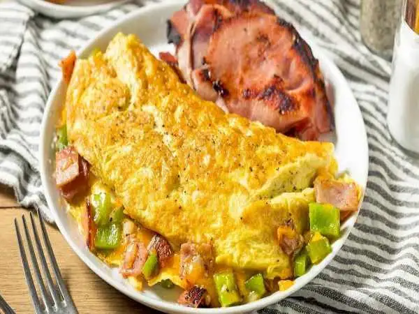 طرز تهیه املت دنور؛ صبحانه ای خوشمزه و کامل