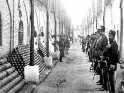 سفر به ایران قدیم؛ چرا قراول ها هنگام اذان پیشفنگ می کردند؟