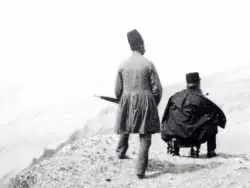 (تصاویر) سفر به عصر قاجار؛ از تفرج در «ایام وَبایی» تا خواب در «قهوه خانۀ مبارکه»