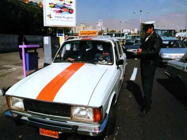 (عکس) سفر به تهران قدیم؛ تاکسی های تهران یکرنگ شدند! 