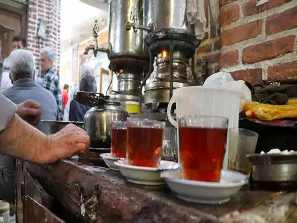 (عکس) سفر به تهران قدیم؛ 53 سال قبل، قهوه خانه ای در بازار