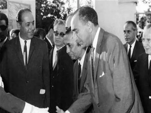 سفر به ایران قدیم؛ یادداشت های علم، یکشنبه 26 مهر 1349: شاه گفت چرا ما فحش و فضیحت به آمریکا ندهیم؟