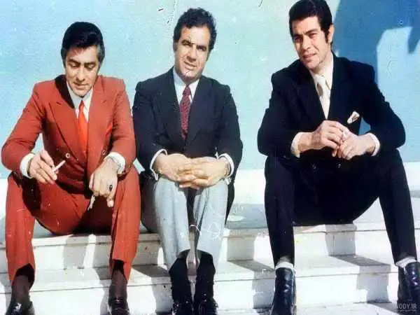 (عکس) «فردین، ملک مطیعی و وثوقی» در حال پیاه روی در خیابان ولیعصر؛ سال 52