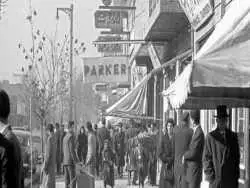 (تصاویر) سفر به تهران قدیم؛ تکاپوی شب عید در تهرانِ دهه سی