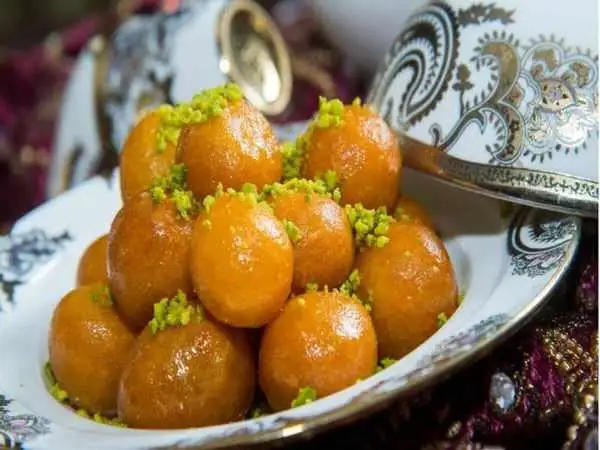 طرز تهیه لُقیمات؛ دسر عربی با ماست برای افطارهای رمضان
