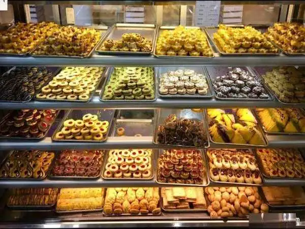 (تصاویر) ماجرای خلیفه های منیریه چه بود؟ قنادهای معروف تهران را بشناسید