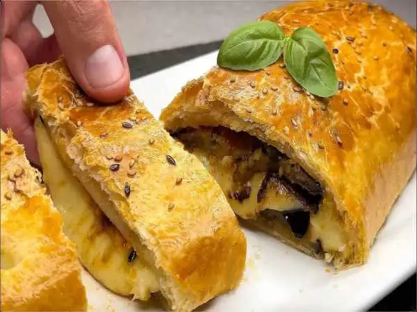 (ویدئو) غذای خانگی در ایتالیا؛ نحوه درست کردن اشترودل بادمجان