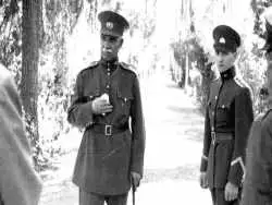 (عکس) سفر در تاریخ؛ «رضاخان و محمدرضا پهلوی در حرم حضرت معصومه (س)؛ سال 1314