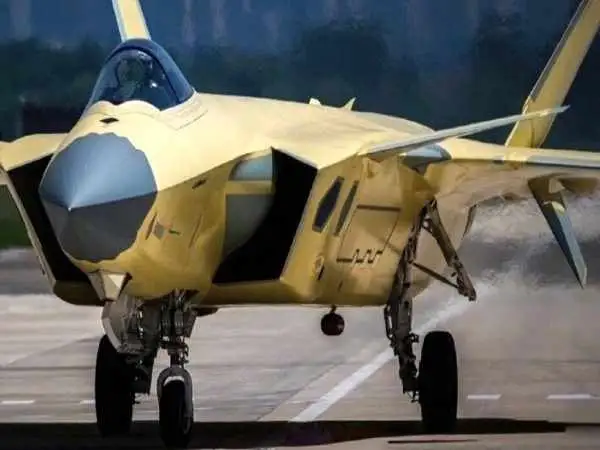 هیولای چینی آمد: j-20 آمریکا را جا گذاشت!