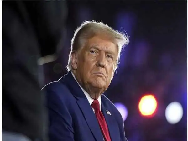 عکس؛ سفر در زمان؛ «ترامپ و همسر اول اش ایوانا در آپارتمان لوکس شان»؛ سال 1357