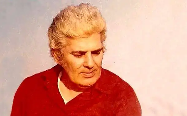 عکس؛ سفر به تاریخ؛ «احمد شاملو» در 7 سالگی در کنار خانواده و پدر نظامی اش