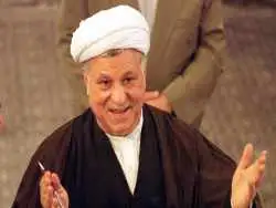 عکس؛ سفر در تاریخ؛ «هاشمی رفسنجانی سوار بر قایق در کیش»؛ سال 1393
