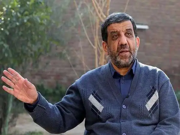 عکس؛ سفر در زمان؛ «عزت الله ضرغامی با لباس نظامی در جبهه»؛ دهه 60