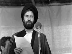 عکس؛ سفر در زمان؛ «محمود دعایی، سیداحمد و سیدحسین خمینی» در حال صبحانه خوردن در کربلا»؛ سال 56