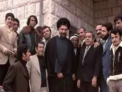 عکس؛ سفر در زمان؛ «امام موسی صدر در حال سخنرانی در مراسم چهلم دکتر شریعتی در بیروت»؛ سال 56