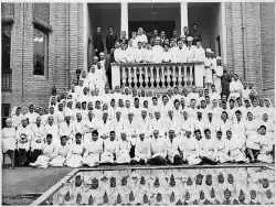 عکس؛ سفر در زمان؛ «مادر و پسر تهرانی در بخش رادیولوژی بیمارستان شوروی»؛دهه 40