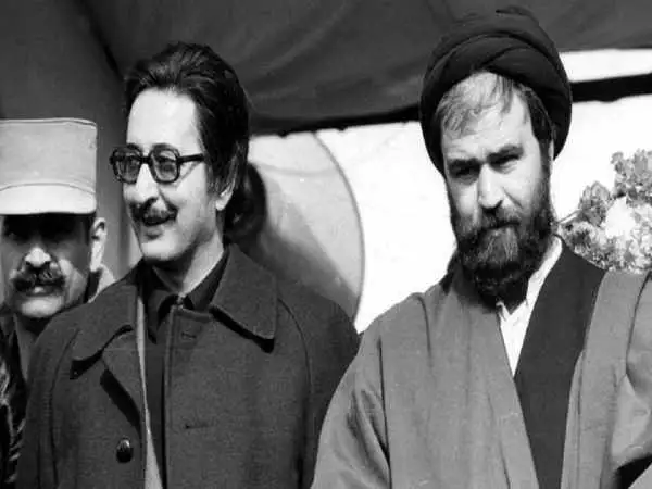 عکس؛ سفر در زمان؛ «بنی صدر با لباس نظامی در کنار مصطفی چمران»؛ دهه 60