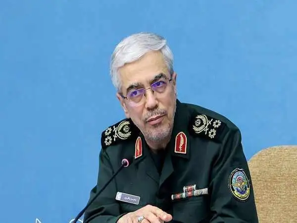 عکس؛ سفر در زمان؛ «سرلشکر باقری» در کنار «محسن رضایی، باکری و همت»؛ دهه 60