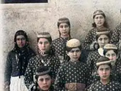 تصاویر؛ سفر به عصر قاجار؛ از «قدیمی ترین هتل ایران» تا «عکس یادگاری دختران دانش آموز»