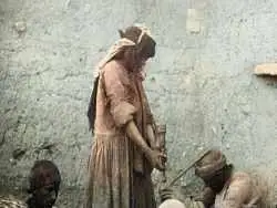 تصاویر؛ سفر به عصر قاجار؛ از «خانه ای در گیلان» تا «عکس خانوادگی زیر کرسی»