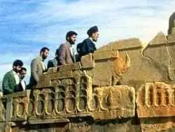 عکس؛ سفر به تاریخ؛ «رهبر انقلاب» در بازدید از «تخت جمشید»؛ سال 1367