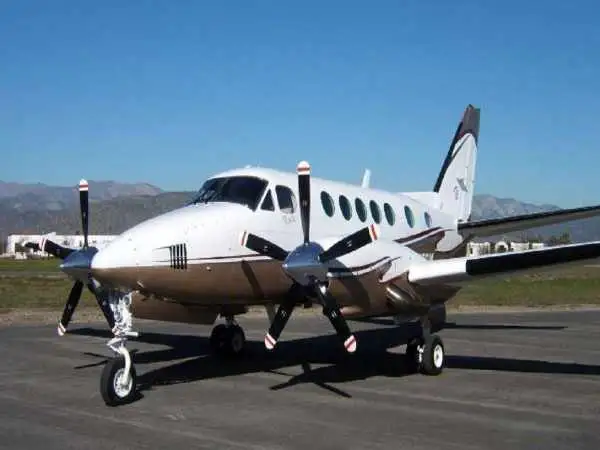 عکس؛ سفر در تاریخ؛ «تاکسی هوایی هواپیمایی هما» در مهرآباد؛ دهه 40