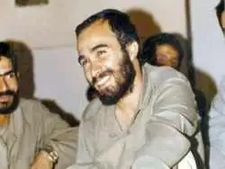 عکس؛ سفر به تاریخ؛ «شهید حسین خرازی» در حال رانندگی با لودر در جبهه «با یک دست»